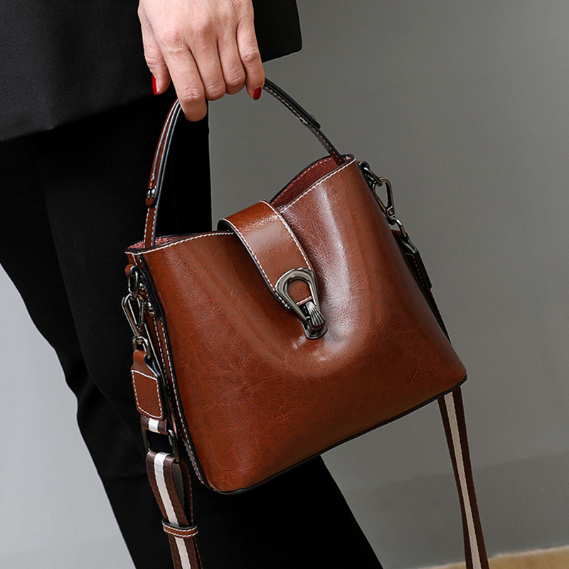 Luxury Bags From China - Женская сумка-мешок из натуральной масляной восковой